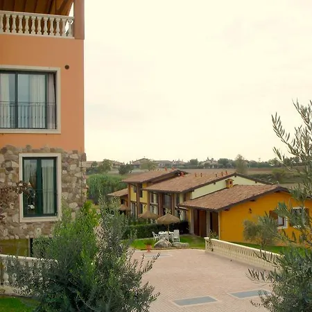 Bertoletta Village 아파트